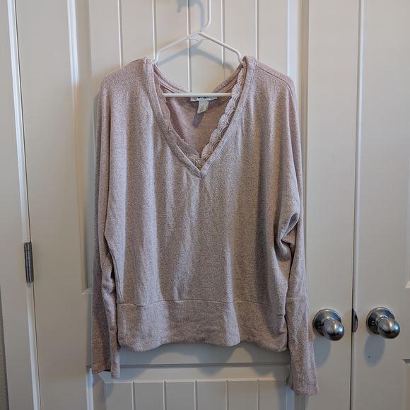 3 For $18 White House Black Market Mauve Lace Trim V-Neck Top - Picture 2 of 6